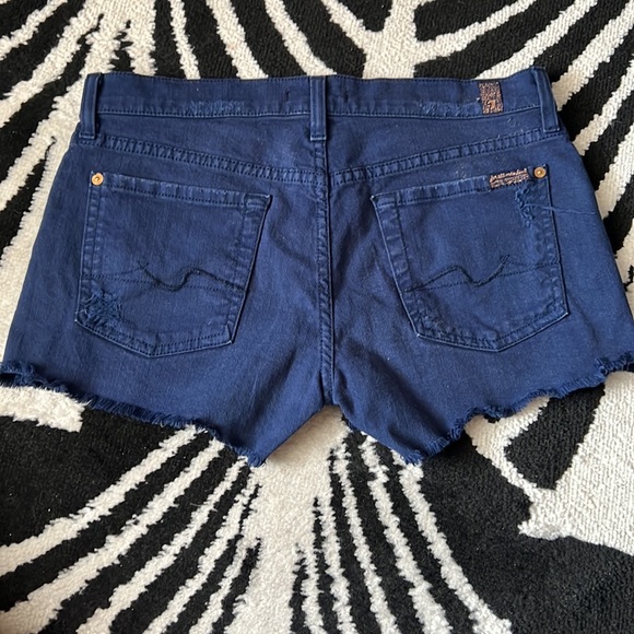 7 for all mankind navy blue distressed raw hem shorts sz 27 - Picture 4 of 5